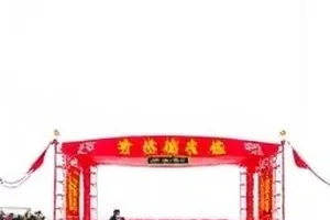 邻居装修的时间边界 话题封面：楼道里贴着施工时间的告示纸